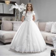 Šaty k prvnímu svatému přijímání a pro družičky