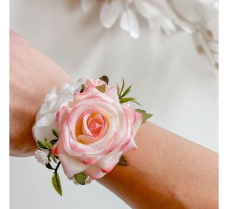 Náramek pro družičku z květin