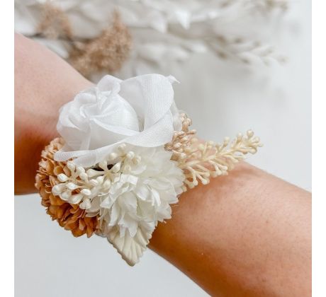Náramek pro družičku z květin