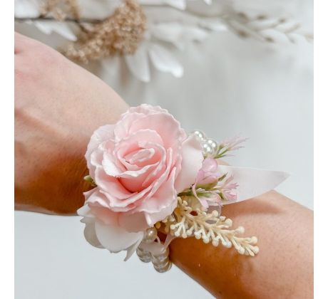 Náramek pro družičku z květin