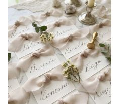 Svatební jmenovky na stůl se šifonovou stuhou