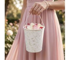 Svatební košíčky na okvětní lístky růží