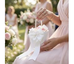 Svatební košíčky na okvětní lístky růží